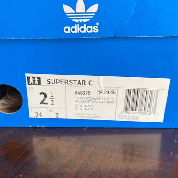 LIKE NEW Adidas Superstar Jr. Size 2 1/2 (Core Black / Cloud Whitek) - Picture 6 of 11